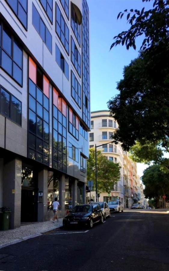 Gaze Out At The City In A Retro-Chic Getaway Lisbon Luaran gambar