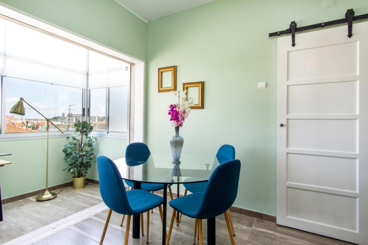 Gaze Out At The City In A Retro-Chic Getaway Lisbon Luaran gambar