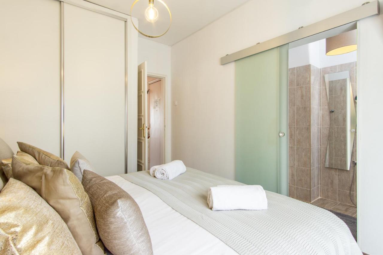 Gaze Out At The City In A Retro-Chic Getaway Lisbon Luaran gambar