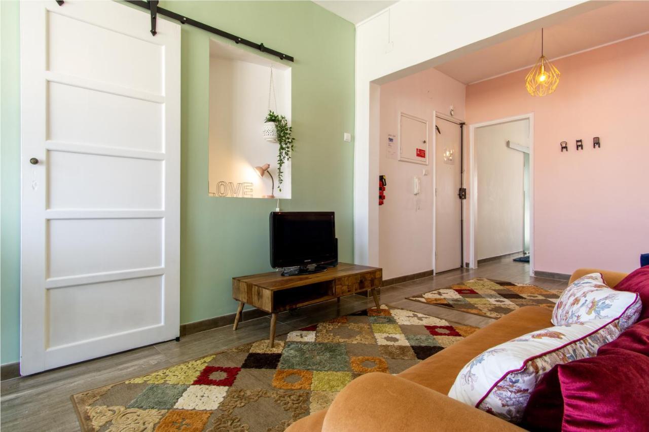 Gaze Out At The City In A Retro-Chic Getaway Lisbon Luaran gambar