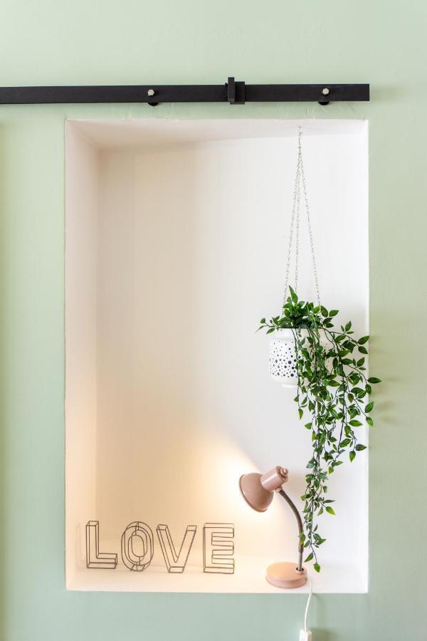 Gaze Out At The City In A Retro-Chic Getaway Lisbon Luaran gambar
