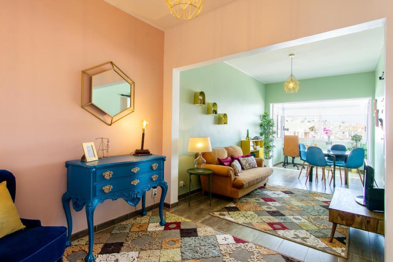 Gaze Out At The City In A Retro-Chic Getaway Lisbon Luaran gambar
